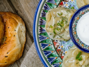 Traditional-Turkmenistan-dish-pastry-herb-meat-and-onions-300 (1)